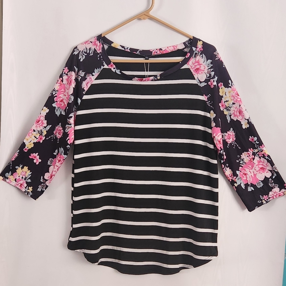 NWT KUfV Floral 3/4 Sleeved Black & White Striped Women's Top Size XXXL